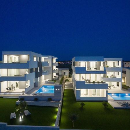 Apartments & Rooms Pool Villas Maris Новаля Екстериор снимка