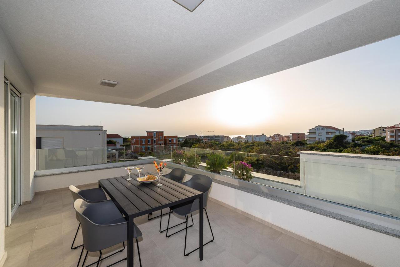 Apartments & Rooms Pool Villas Maris Новаля Екстериор снимка