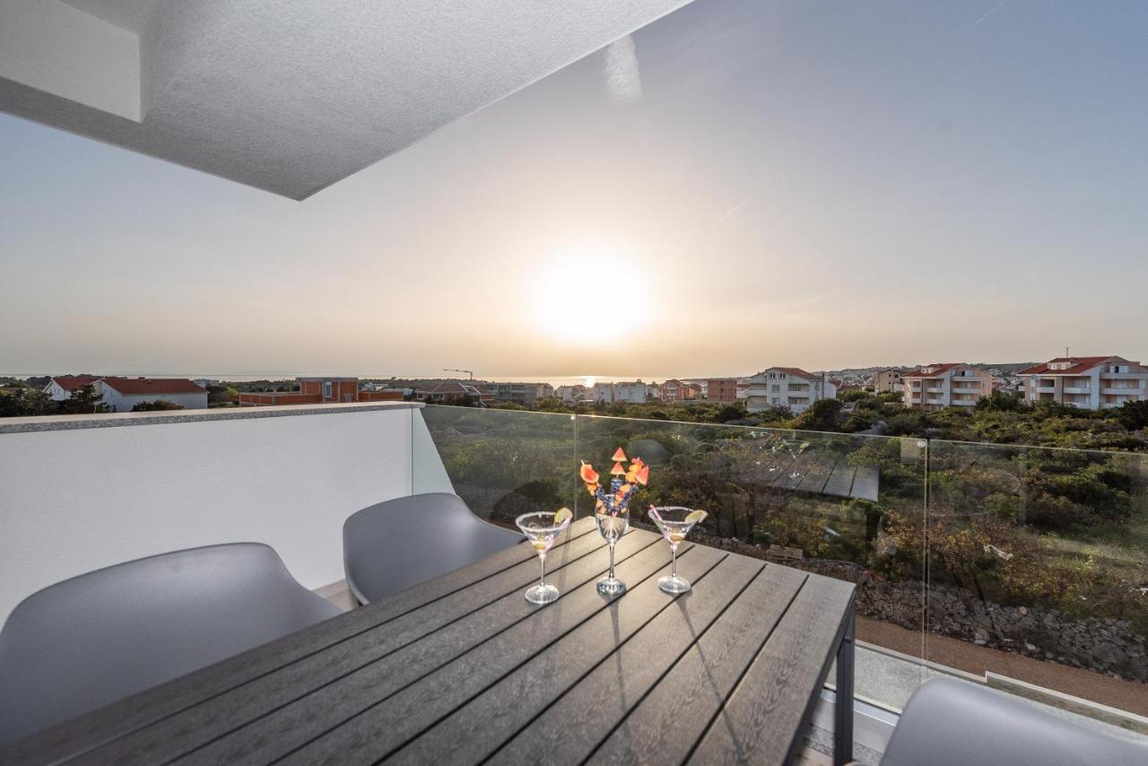 Apartments & Rooms Pool Villas Maris Новаля Екстериор снимка