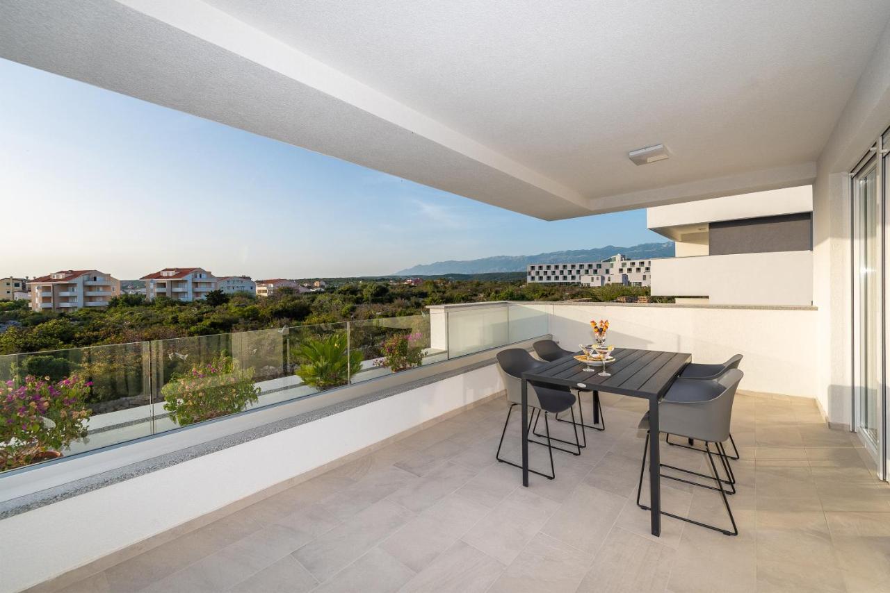 Apartments & Rooms Pool Villas Maris Новаля Екстериор снимка