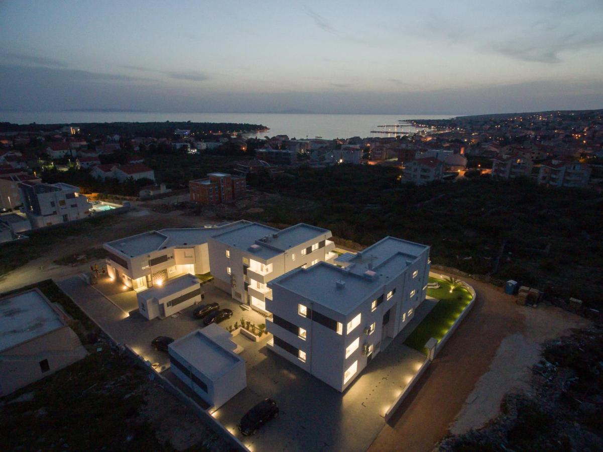 Apartments & Rooms Pool Villas Maris Новаля Екстериор снимка