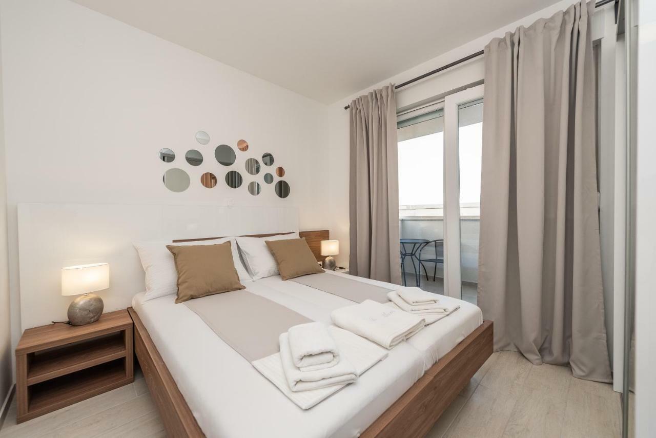 Apartments & Rooms Pool Villas Maris Новаля Екстериор снимка