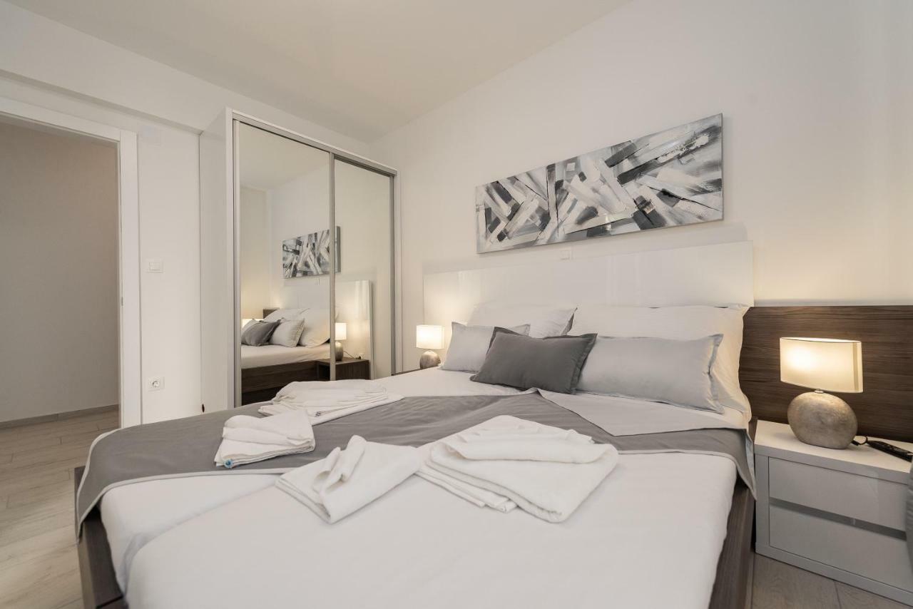 Apartments & Rooms Pool Villas Maris Новаля Екстериор снимка