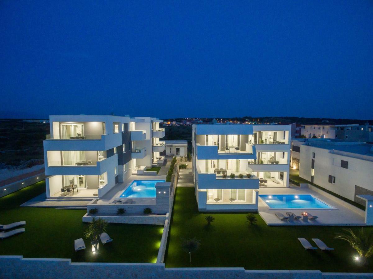 Apartments & Rooms Pool Villas Maris Новаля Екстериор снимка